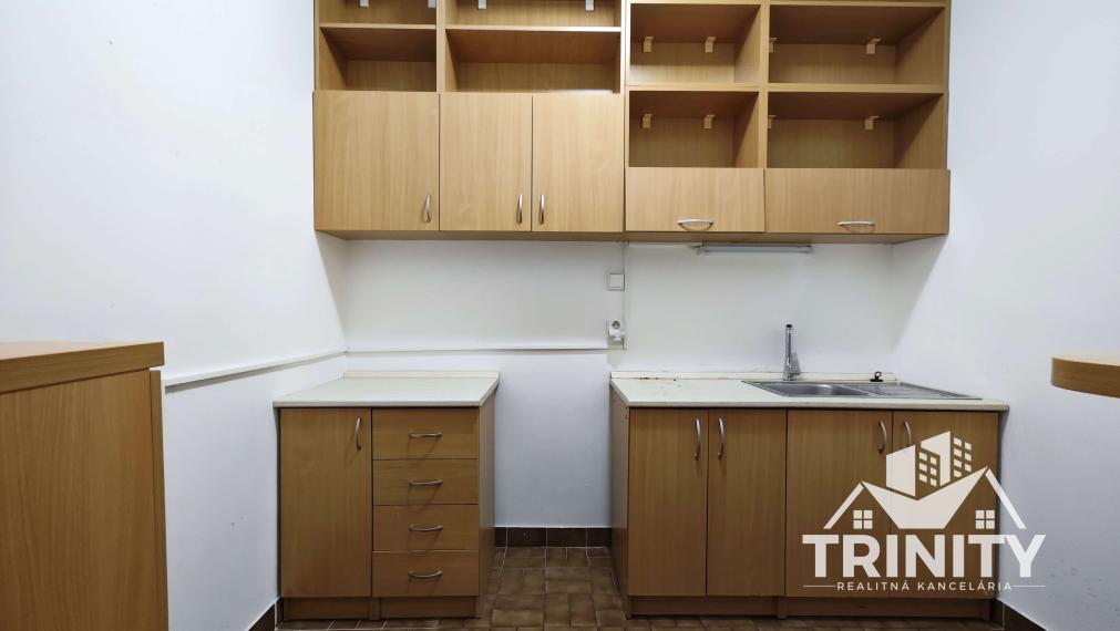 Na prenájom nebytový kancelársky priestor v Nových Zámkoch