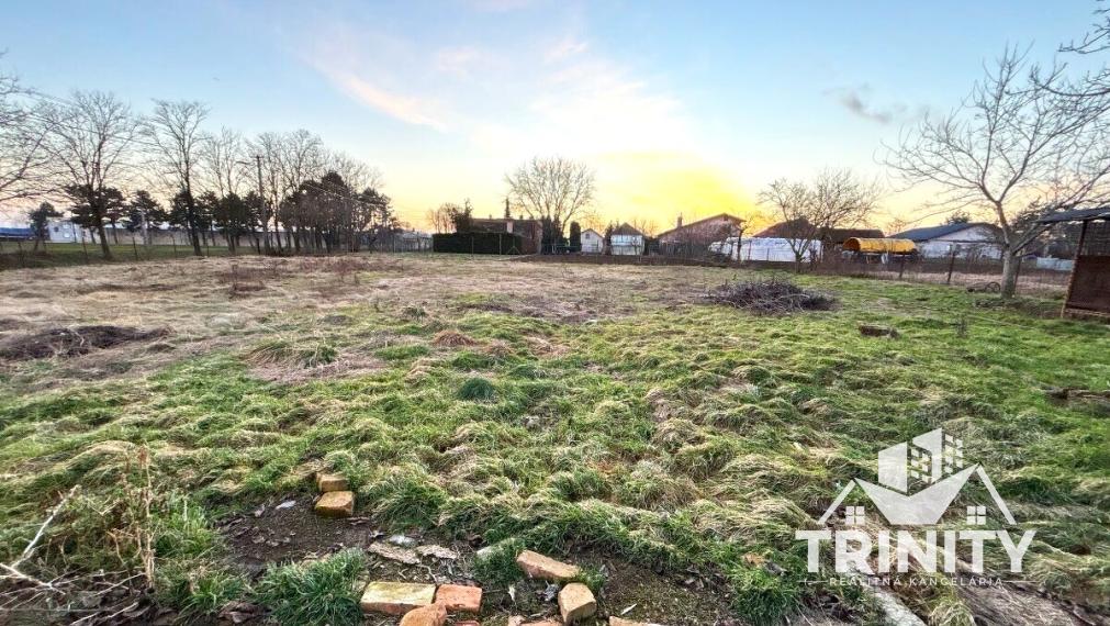 Na predaj stavebný pozemok v obci Semerovo