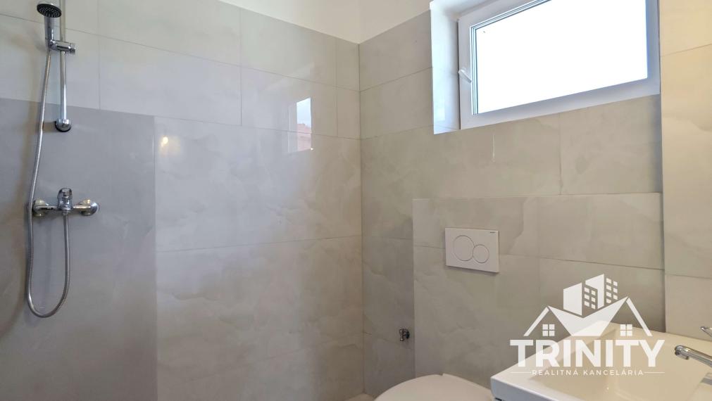 Na predaj kompletne prerobený rodinný dom v meste Nesvady