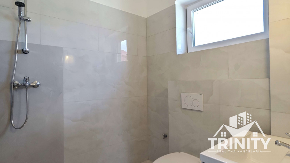 Na prenájom kompletne prerobený rodinný dom v meste Nesvady