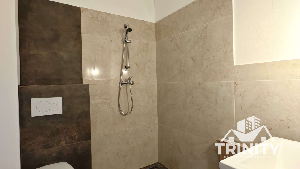 Na prenájom kompletne prerobený rodinný dom v meste Nesvady