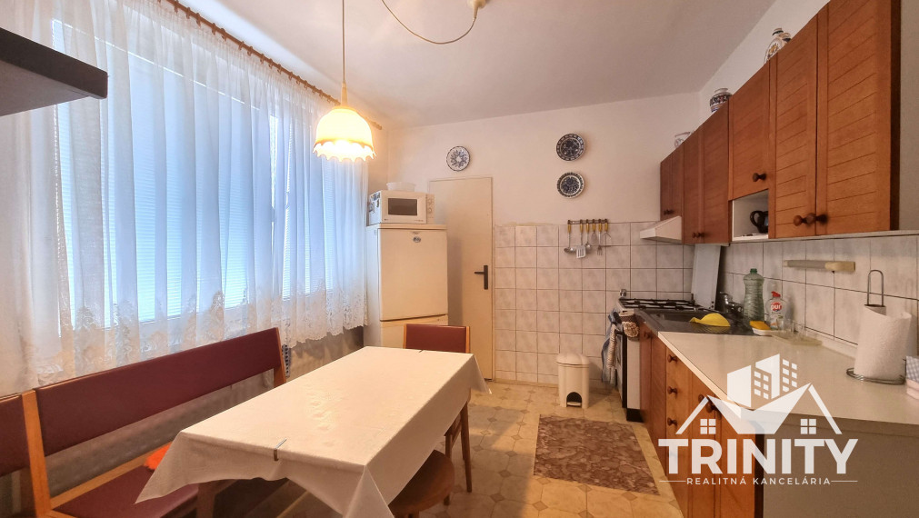 Na predaj 4 -izbový byt s balkónom v meste Nové Zámky