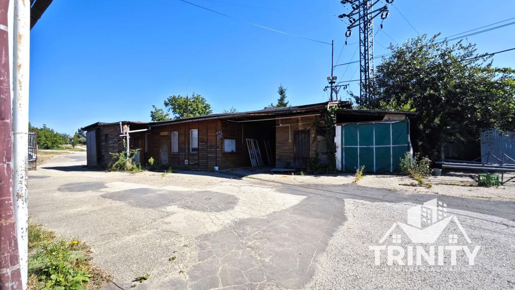 Na predaj priemyselný areál / pozemok / sklady v obci Svodín