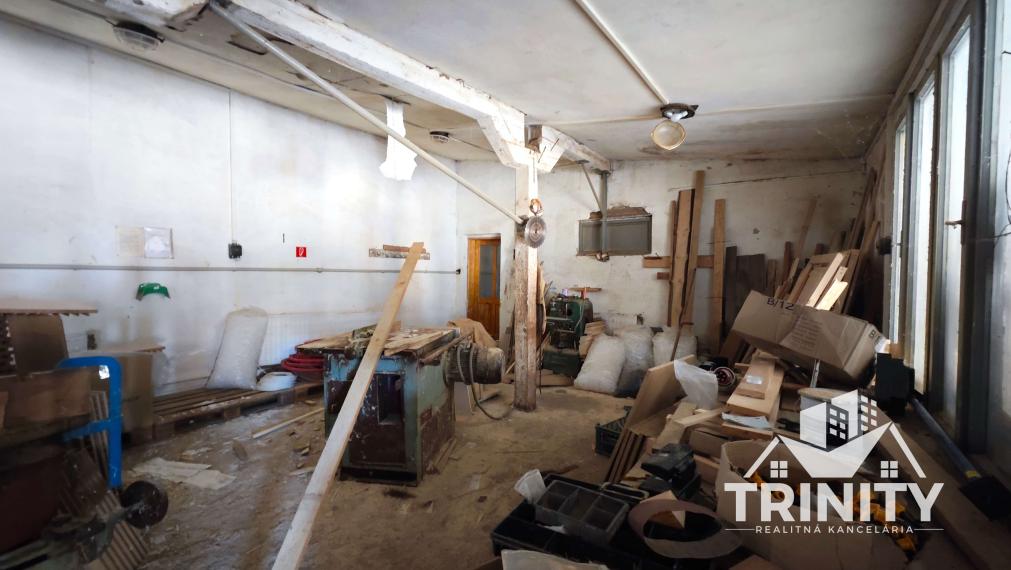 Na predaj priemyselný areál / pozemok / sklady v obci Svodín