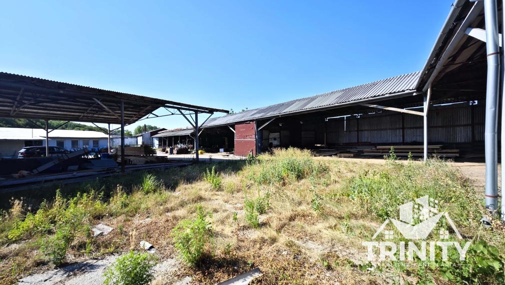 Na predaj priemyselný areál / pozemok / sklady v obci Svodín