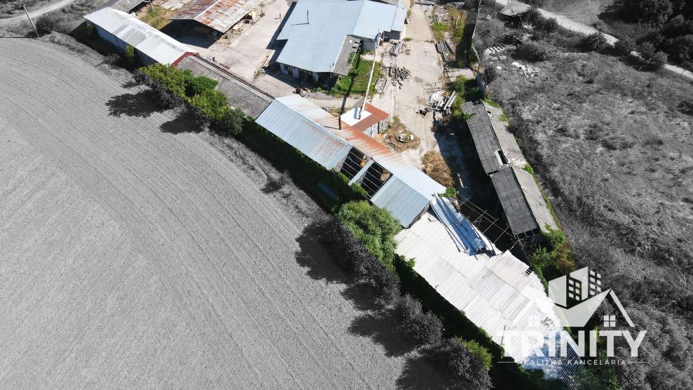 Na predaj priemyselný areál / pozemok / sklady v obci Svodín