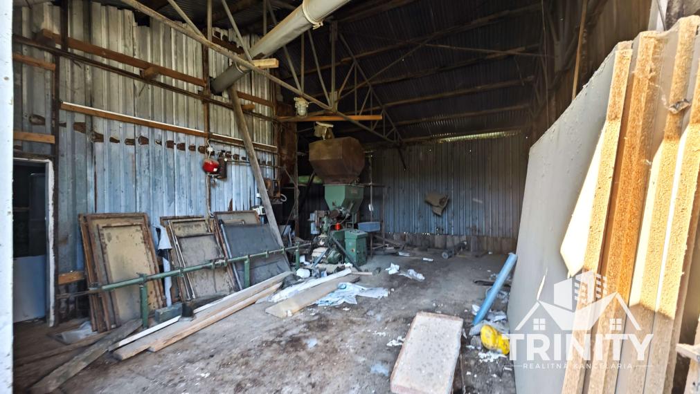 Na predaj priemyselný areál / pozemok / sklady v obci Svodín