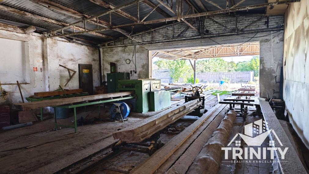 Na predaj priemyselný areál / pozemok / sklady v obci Svodín