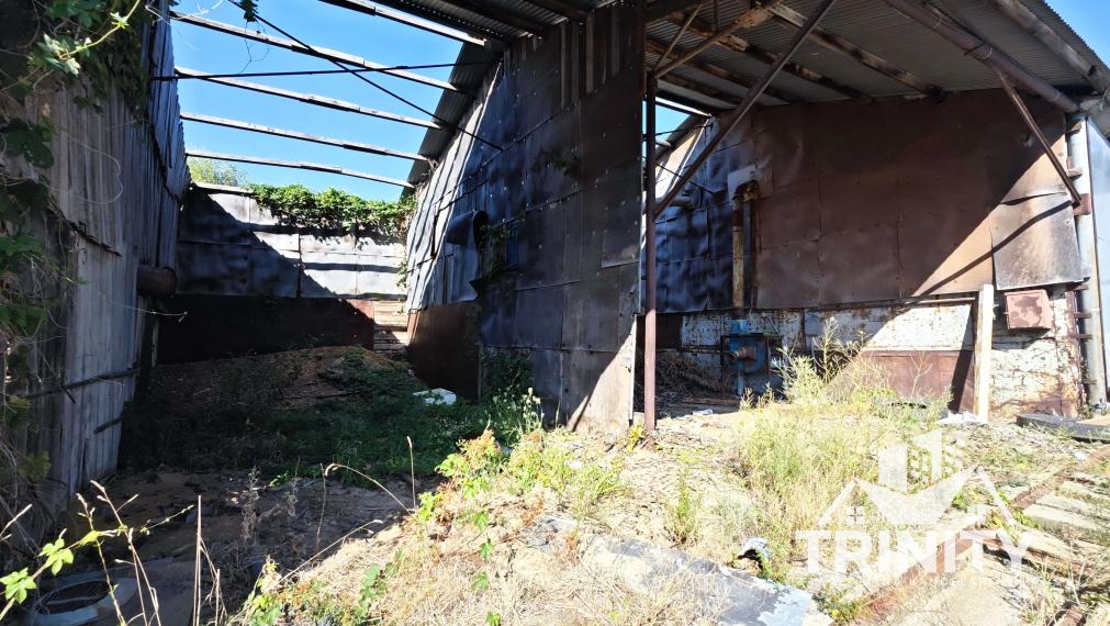 Na predaj priemyselný areál / pozemok / sklady v obci Svodín