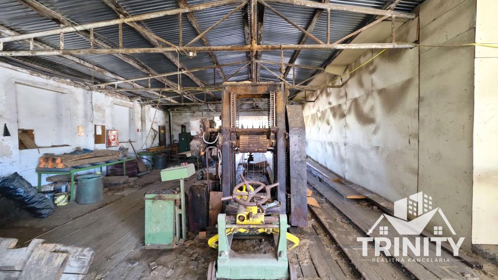 Na predaj priemyselný areál / pozemok / sklady v obci Svodín