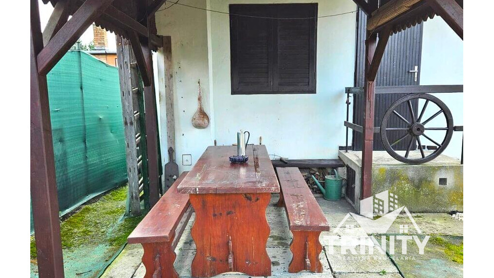 Na predaj krásna murovaná chata so zastrešenou terasou v Nových Zámkoch