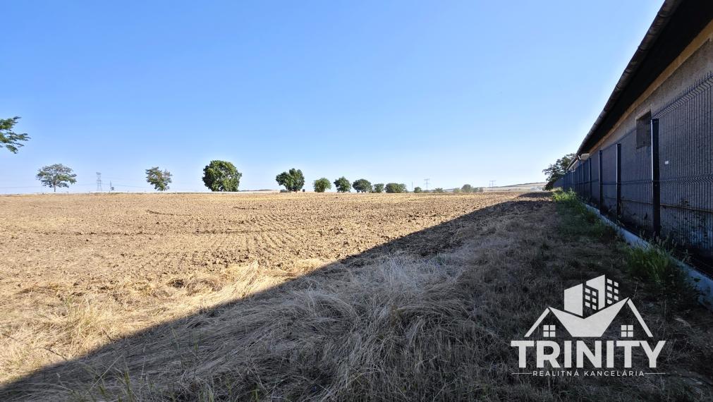 Na predaj invetičný rozsiahly pozemok v obci Pozba