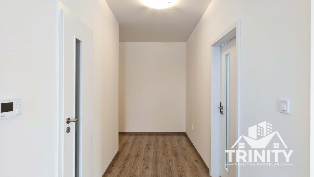 Na prenájom 2-izbový byt s balkónom v centre v Nových Zámkoch