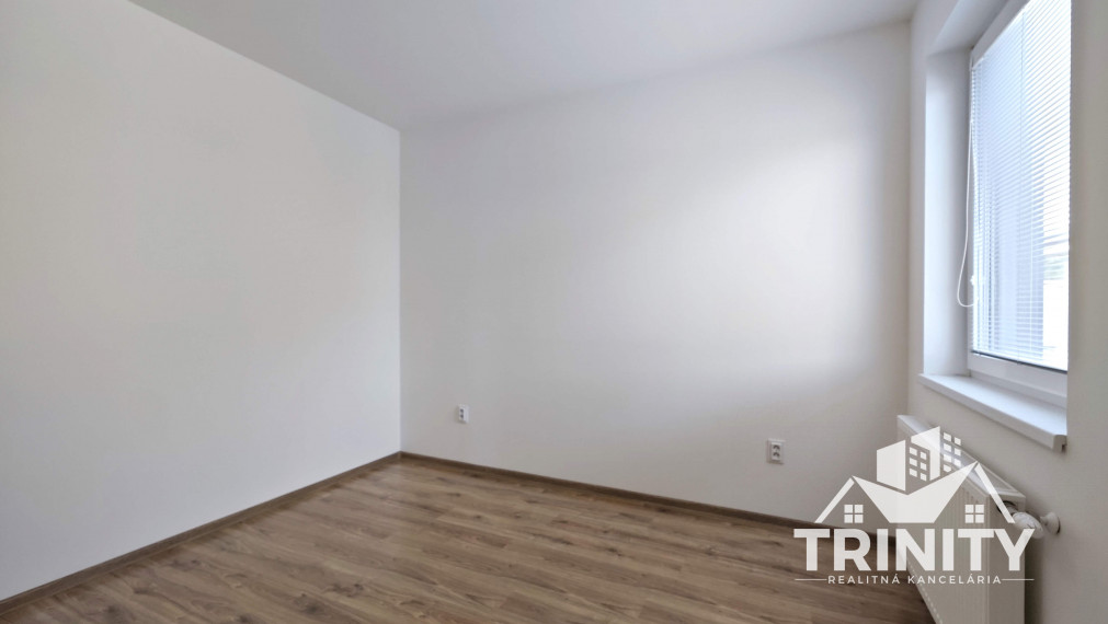 Na prenájom 2-izbový byt s balkónom v centre v Nových Zámkoch