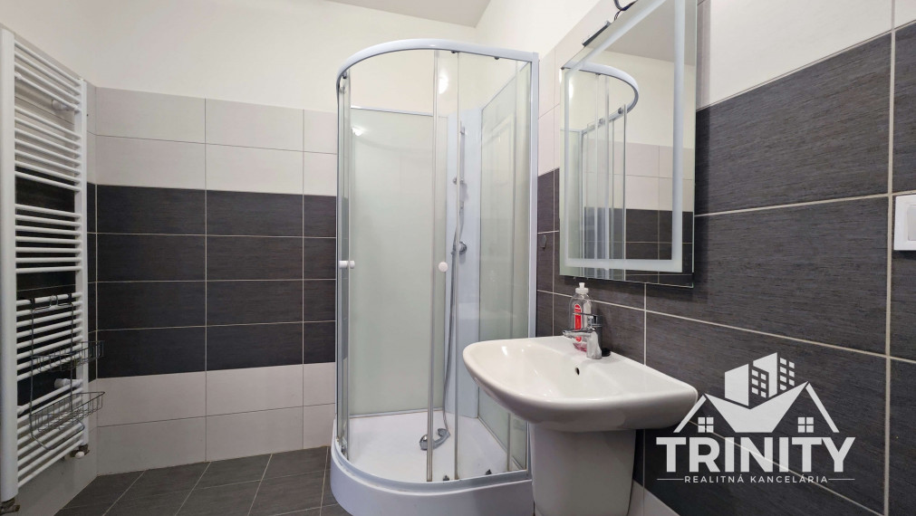 Na prenájom 2-izbový byt s balkónom v centre v Nových Zámkoch