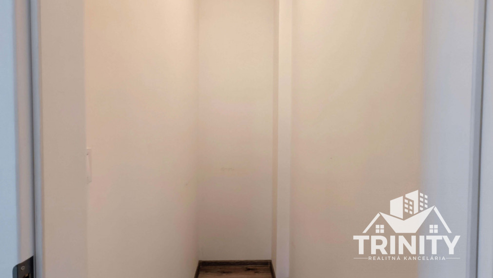 Na prenájom 2-izbový byt s balkónom v centre v Nových Zámkoch