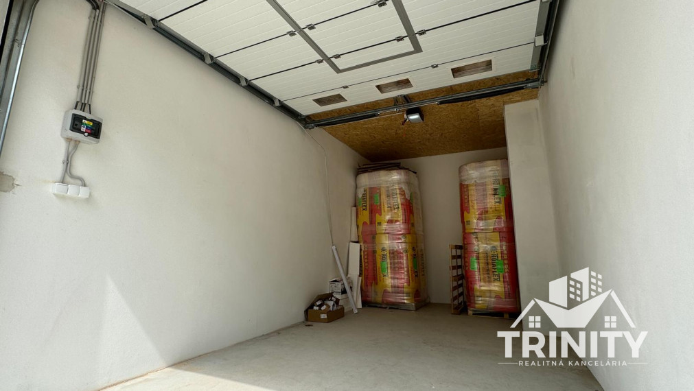 Na prenájom kompletne prerobený sklad, garáž v meste Šurany