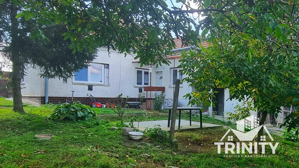 Na predaj tehlový 4-izbový rodinný dom v obci Svätý Peter