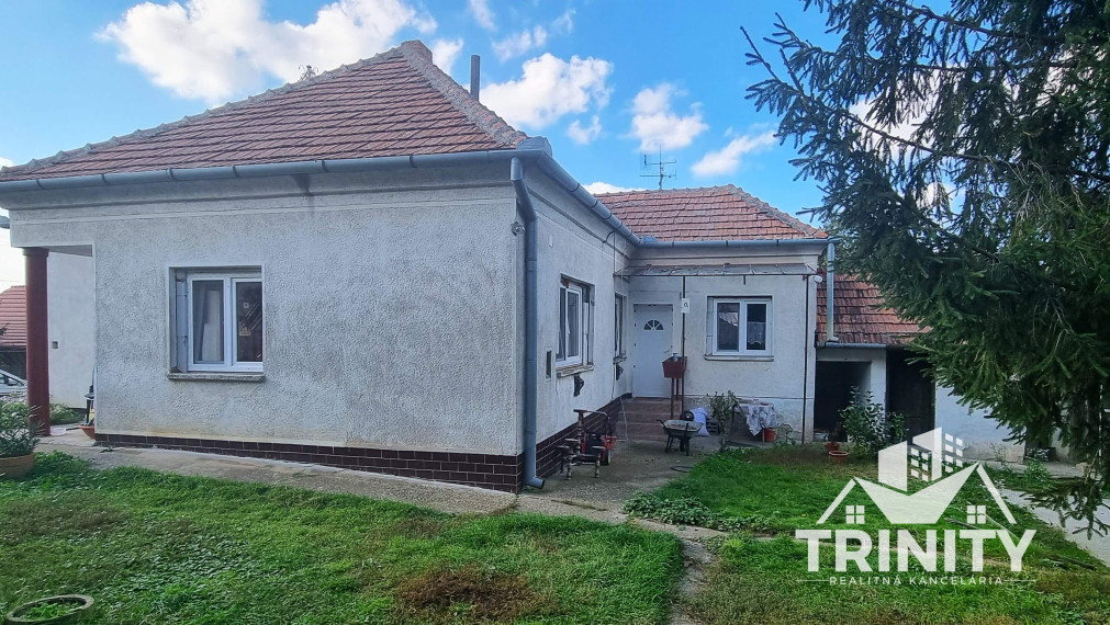 Na predaj tehlový 4-izbový rodinný dom v obci Svätý Peter