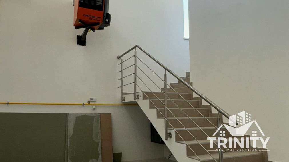 Na prenájom skladové priestory s kanceláriami v meste Šurany