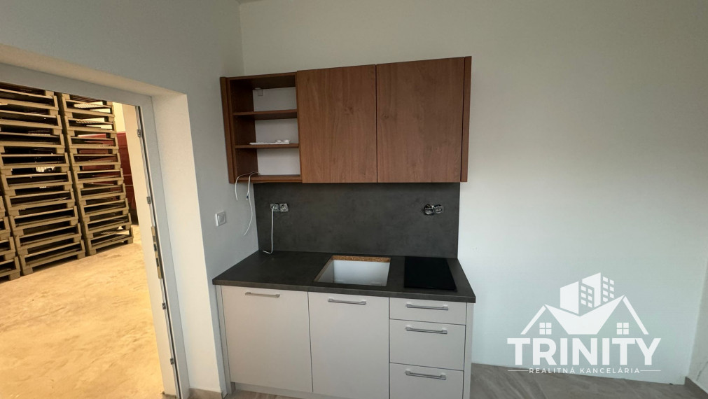 Na prenájom skladové priestory s kanceláriami v meste Šurany