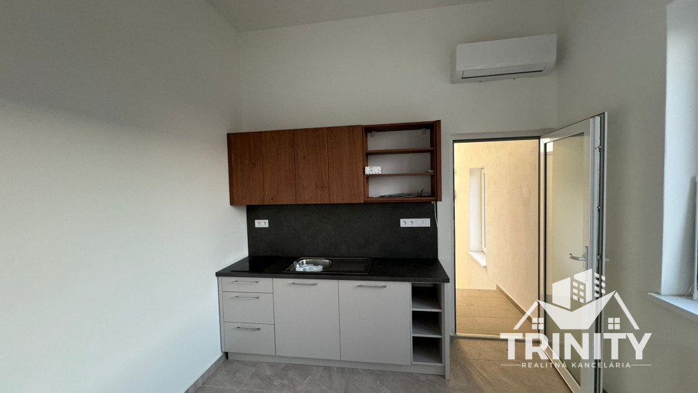 Na prenájom skladové priestory s kanceláriami v meste Šurany