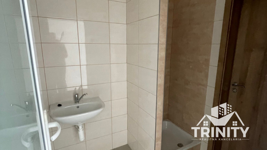 Na prenájom skladové priestory s kanceláriami v meste Šurany