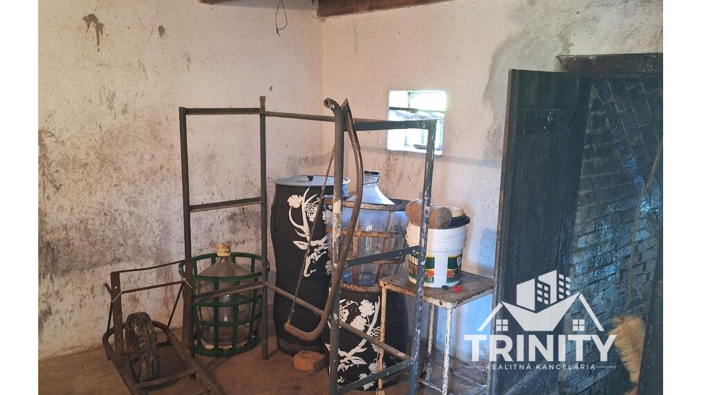 Na predaj 2x viničný dom s pozemkom v obci Strekov