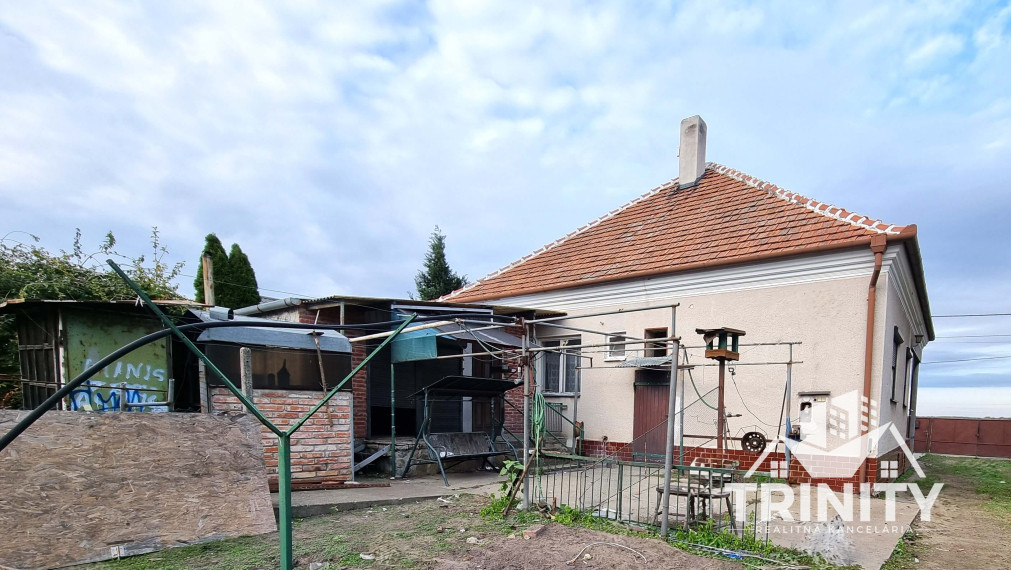 Na predaj 3-izbový rodinný dom s terasou v meste Nesvady