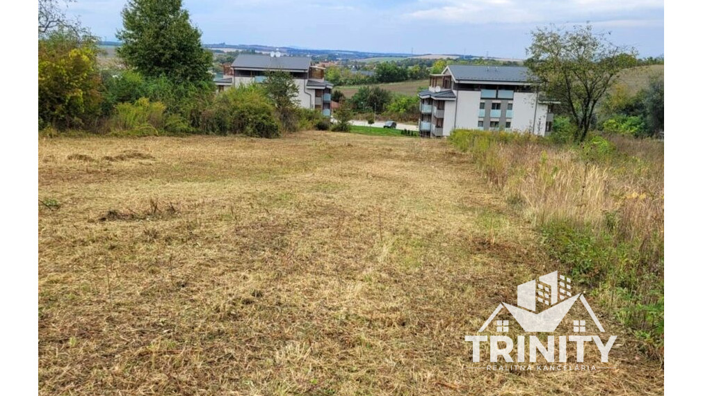 Na predaj stavebný pozemok v obci Podhájska nad kúpaliskom
