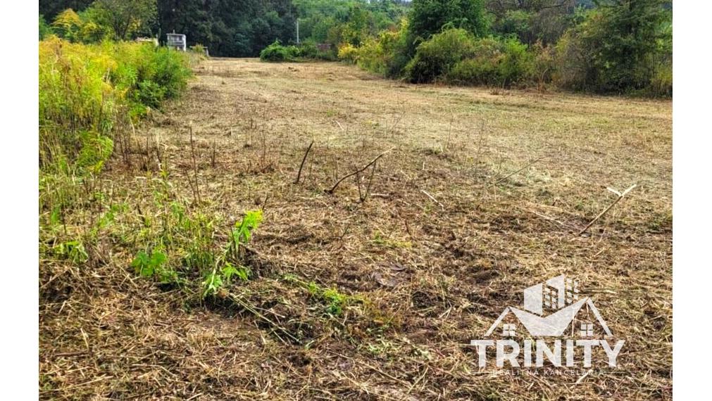 Na predaj stavebný pozemok v obci Podhájska nad kúpaliskom