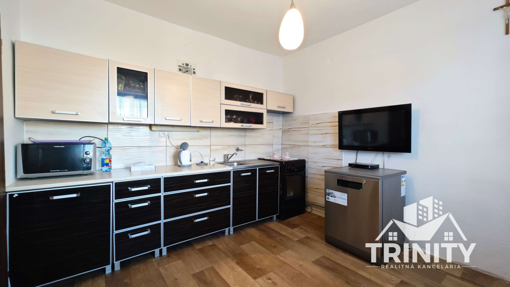 Na predaj priestranný 4-izbový rodinný dom v obci Lipová