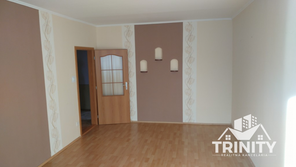 Na predaj slnečný 4-izbový byt v meste Nové Zámky