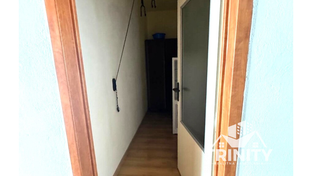 Na prenájom veľký 3-izbový byt s balkónom v meste Šurany