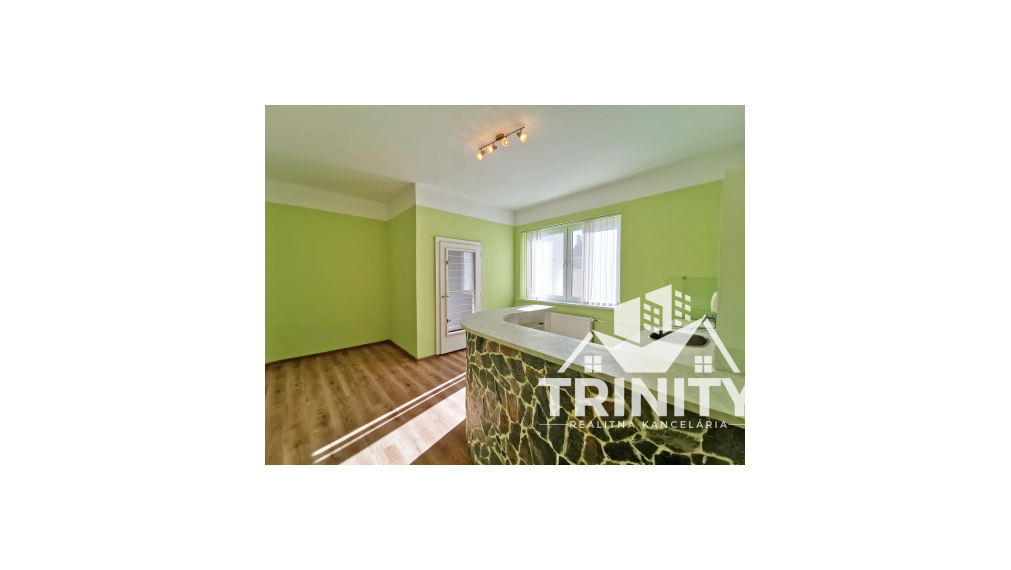 Na predaj priestranný 4-izbový byt v meste Nové Zámky