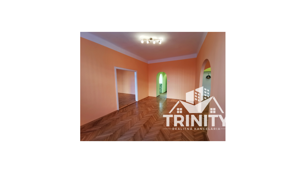 Na predaj priestranný 4-izbový byt v meste Nové Zámky