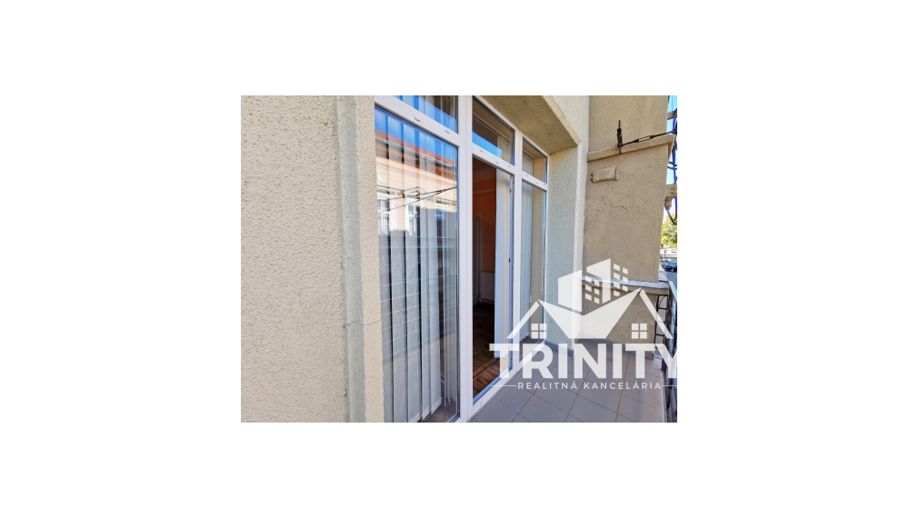 Na predaj priestranný 4-izbový byt v meste Nové Zámky