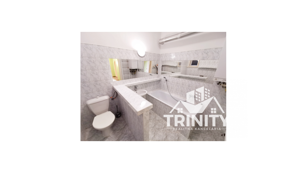 Na predaj priestranný 4-izbový byt v meste Nové Zámky