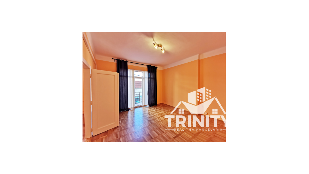 Na predaj priestranný 4-izbový byt v meste Nové Zámky