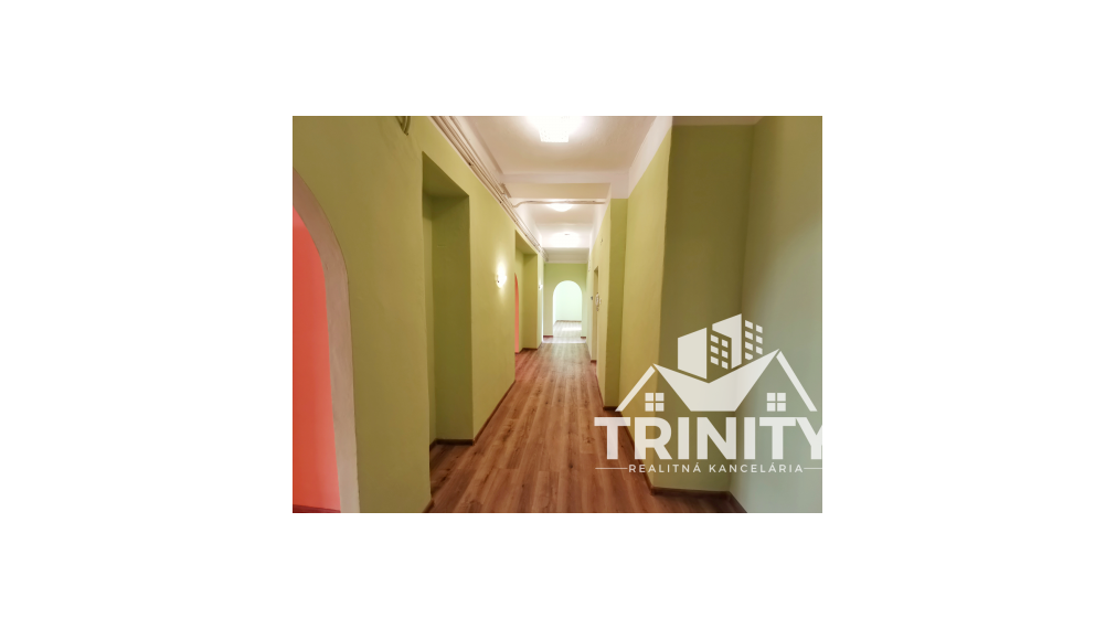 Na predaj priestranný 4-izbový byt v meste Nové Zámky