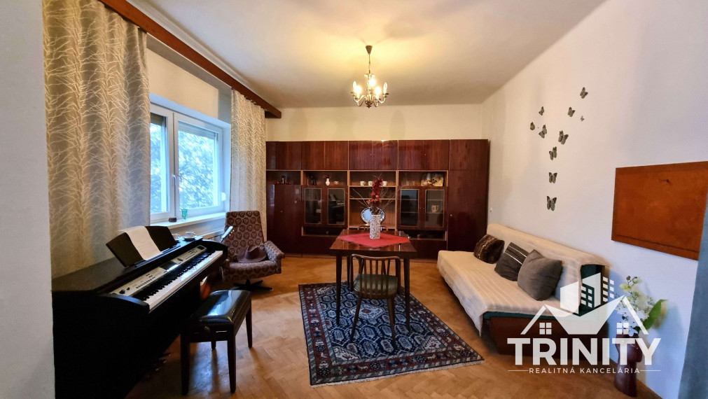 Na predaj dvojpodlažný rodinný dom s garážou v obci Dvory nad Žitavou