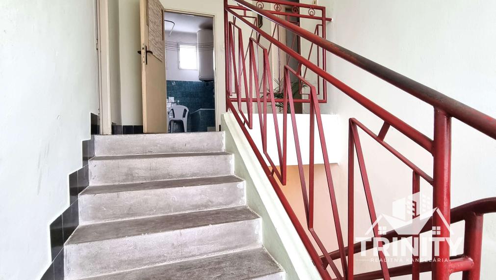 Na predaj dvojpodlažný rodinný dom s garážou v obci Dvory nad Žitavou