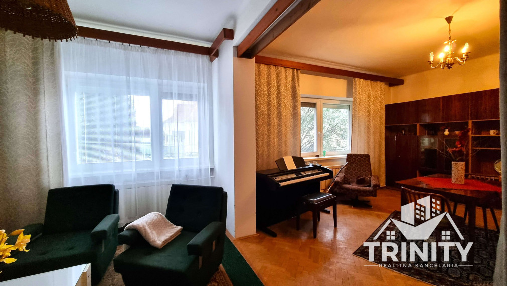 Na predaj dvojpodlažný rodinný dom s garážou v obci Dvory nad Žitavou