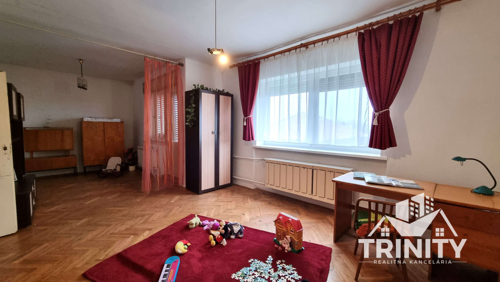 Na predaj dvojpodlažný rodinný dom s garážou v obci Dvory nad Žitavou