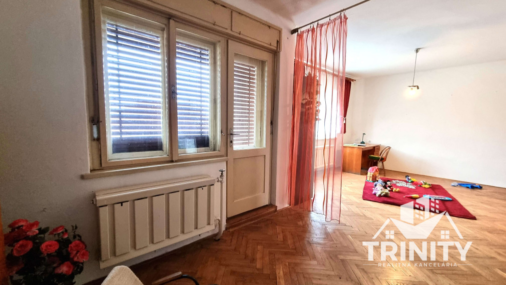 Na predaj dvojpodlažný rodinný dom s garážou v obci Dvory nad Žitavou