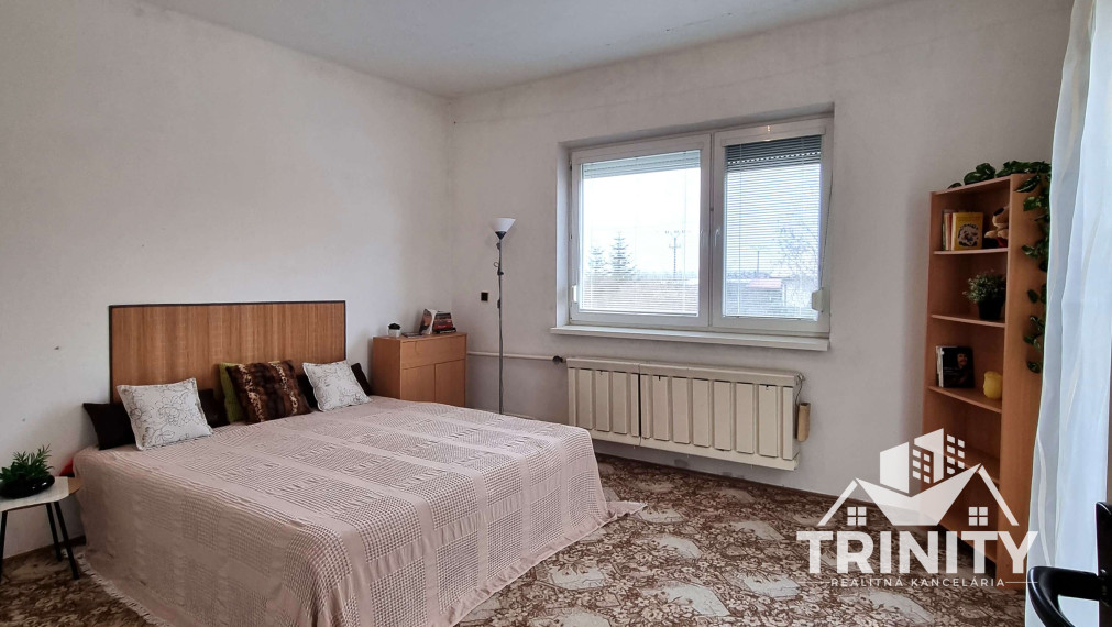 Na predaj dvojpodlažný rodinný dom s garážou v obci Dvory nad Žitavou