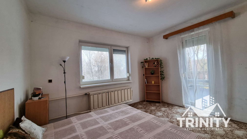 Na predaj dvojpodlažný rodinný dom s garážou v obci Dvory nad Žitavou