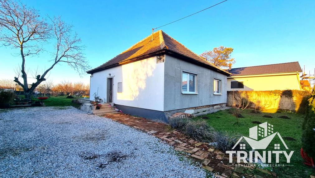 Rezervované - Na predaj 3-izbový rodinný dom v obci Komjatice