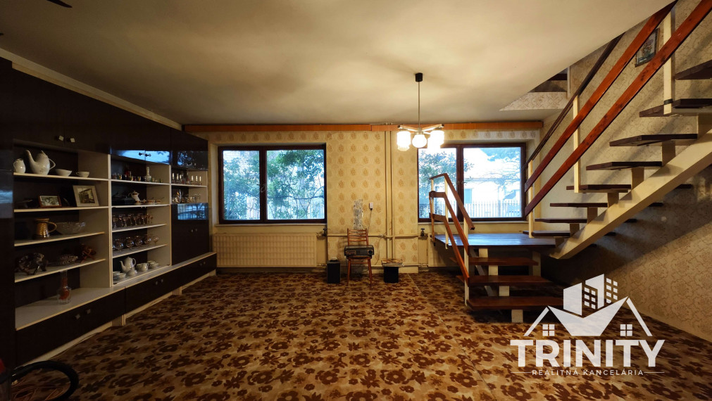 REZERVOVANÉ - Na predaj 5-izbový rodinný dom s garážou v obci Mojzesovo - EXKLUZÍVNE