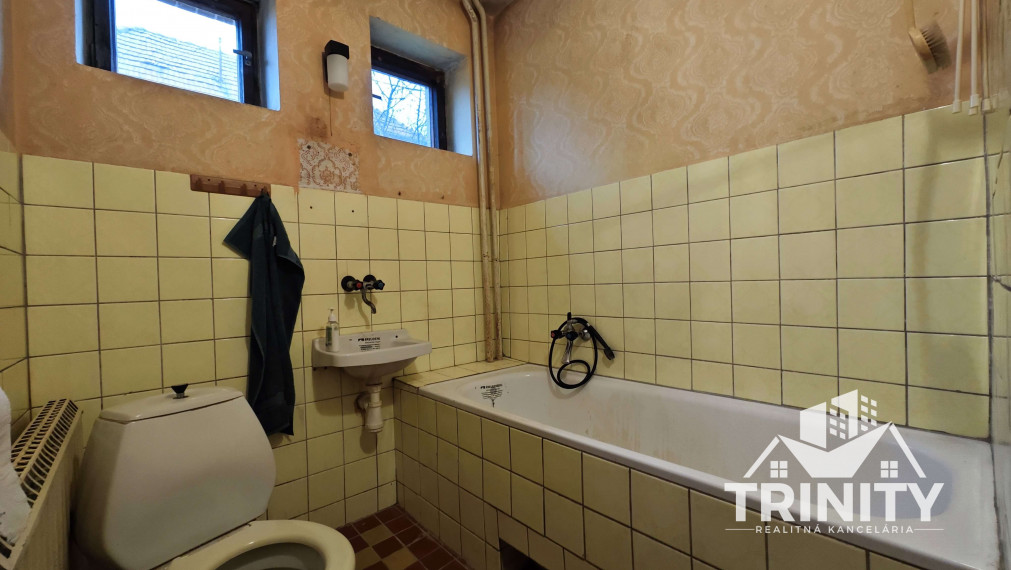 REZERVOVANÉ - Na predaj 5-izbový rodinný dom s garážou v obci Mojzesovo - EXKLUZÍVNE